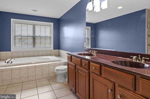 590 Abbey Ct, Blue Bell PA  19422-1303 exterior