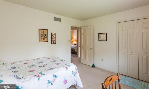 18 Townsend Ct, Lancaster PA  17603-6797 exterior