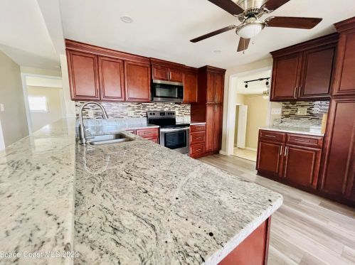 1109 Wren Cir, Sebastian, FL 32976-7512