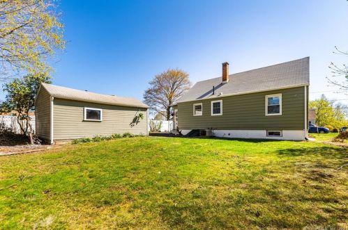 60 Crestwood Ave, Waterbury CT  06704-1621 exterior