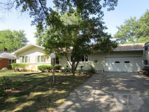 1005 Hillcrest Dr, Fairfield, IA 52556-3724