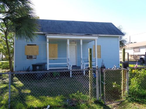 3327 Avenue, Galveston, TX 77550-6704