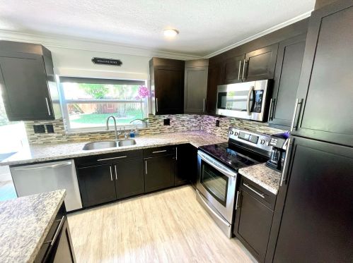 3675 Newport Ave, Boynton Beach, FL 33436-8526