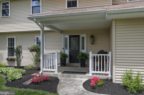151 Laurel Dr, Swatara, PA 17033-2674