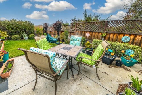 1091 Amber Rdg Ln, Vacaville CA 95687-5828 exterior