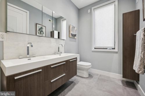 310 Fairmount Ave, Philadelphia PA  19123-2931 exterior