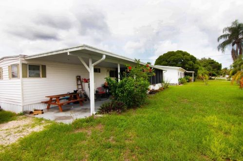 4743 Sandpiper Dr, Saint James City FL  33956-2810 exterior