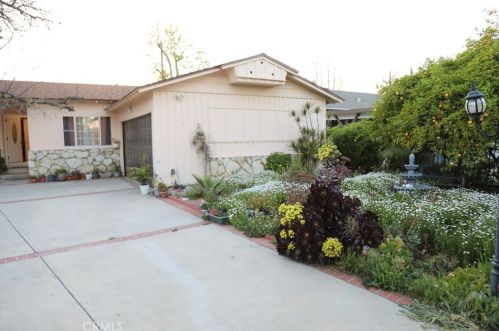 7633 Chisholm Ave, Van Nuys, CA 91406-2002