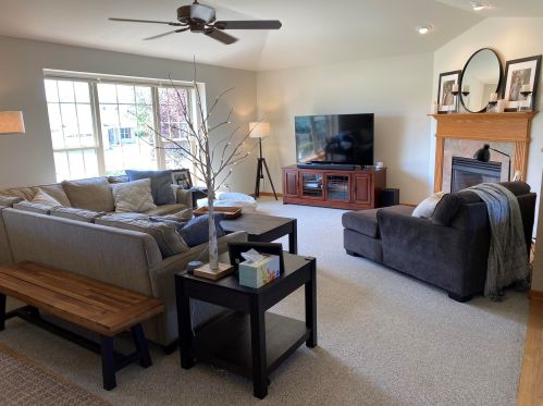 721 Cottonwood Ln, Waterford, WI 53185-2897