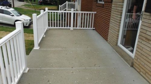 135 Travis Dr, Pittsburgh, PA 15236-2903