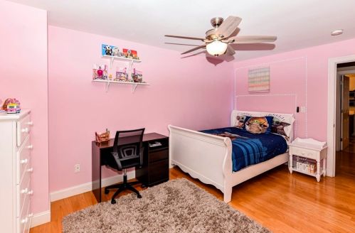 51 Hastings Rd, Dedham MA 02026-5407 exterior