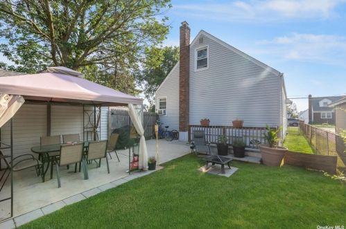 420 Clement Ave, Floral Park, NY 11003-3320