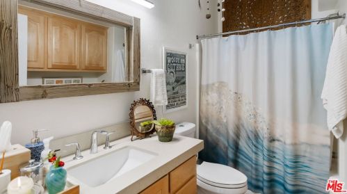 154 Navajo Ln, Topanga CA  90290-4451 exterior