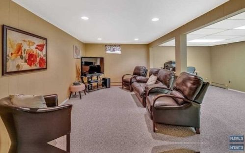 83 Calumet Ave, Oakland NJ  07436-2902 exterior