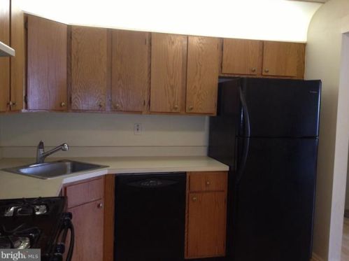 23 Chamberlin Ct, Trenton NJ  08648-2622 exterior