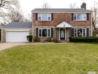 24 The Waterway, North Hills, NY 11030-1330