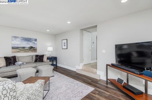 7336 Las Palmas Way, Pleasanton CA  94568-2775 exterior