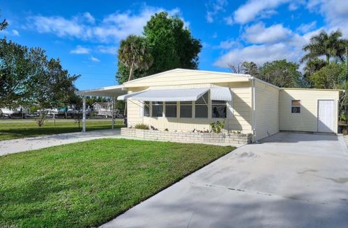 23 Derhenson Dr, Naples FL  34114-8202 exterior