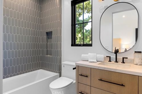 4955 Haskell Ave, Van Nuys CA  91436-1674 exterior