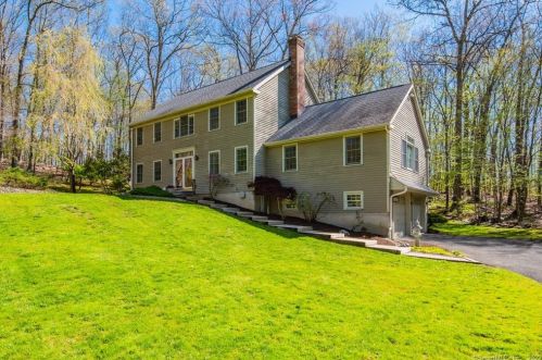 24 Transylvania Rd, Roxbury, CT 06783-2107