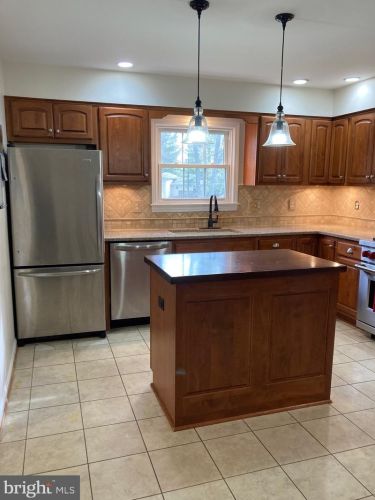 303 Orchard Cir, Hamilton VA  20158-9700 exterior