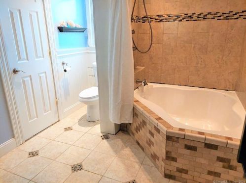 41 Talcott Rd, Glastonbury CT  06033-2918 exterior