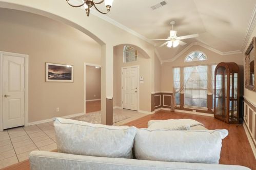 6001 Park Ln, Lewisville TX  75028-3775 exterior