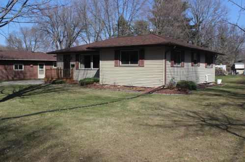 109 Circle Dr, Blue Earth, MN 56013-1602