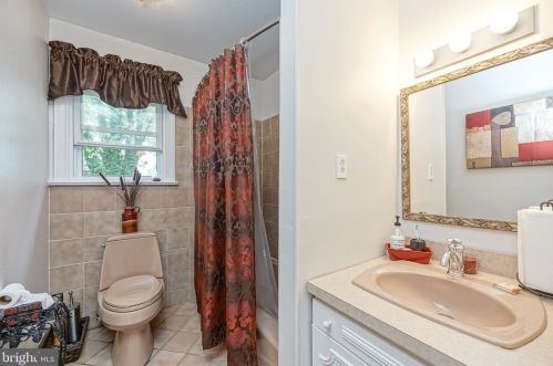 318 White Birch Dr, Riverton NJ  08077-4396 exterior