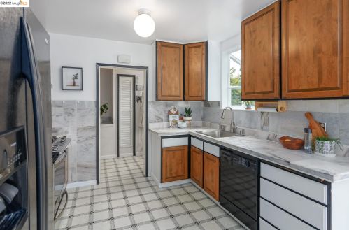 3963 Coolidge Ave, Oakland CA  94602-3428 exterior