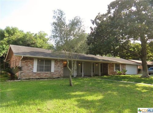 1411 Mockingbird Ln, Seguin, TX 78155-4016