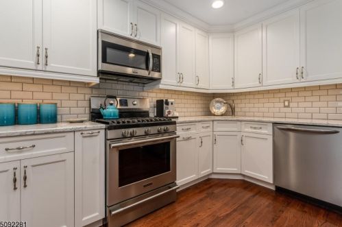 50 Averell Dr, Greystone Park, NJ 07950-1970