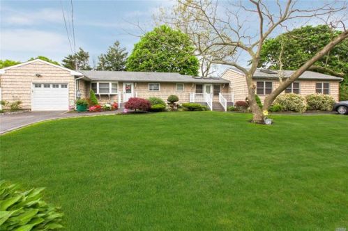 3 Jamaica St, Holtsville, NY 11742-1412