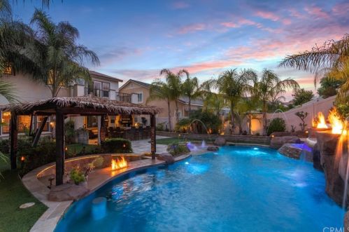 39114 Trail Creek Ln, Temecula CA  92591-7290 exterior