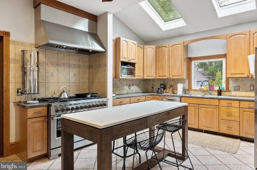 17 Lexington Ave, Camden NJ  08109-2013 exterior