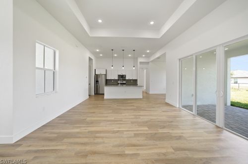 409 6th Ter, Cape Coral FL  33990-1529 exterior