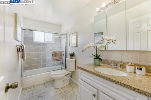 1549 Woodland Dr, West Pittsburg CA  94565-5633 exterior