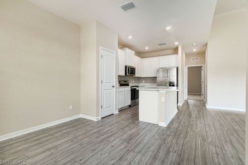 1714 2 Ave, Cape Coral FL  33909-5201 exterior