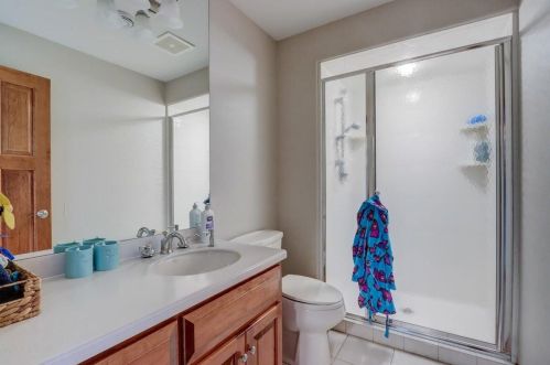 917 Evergreen Cir, Chenequa WI  53029-8636 exterior