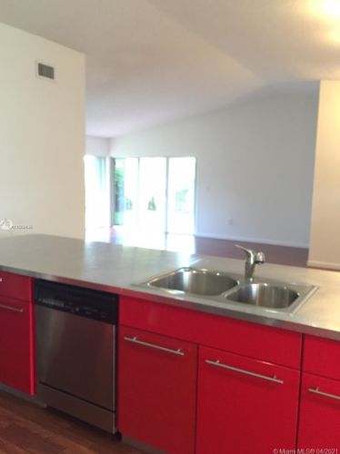 5569 102nd Pl, Miami FL  33178-2653 exterior