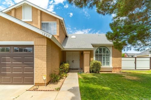 1229 Geraldine Ln, Lancaster, CA 93535-4815