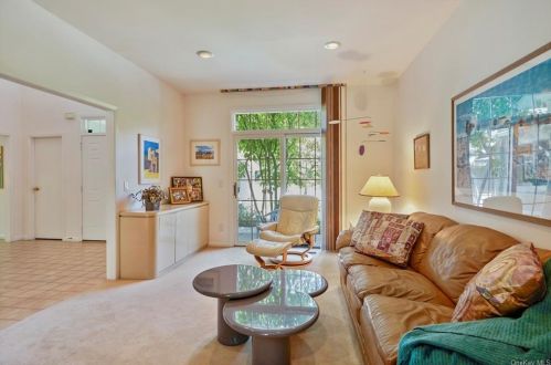 8 Westfield Ln, White Plains NY  10605-5459 exterior