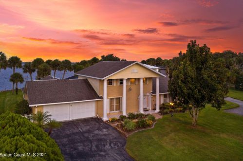 3616 Indian River Dr, Cocoa, FL 32926-8704