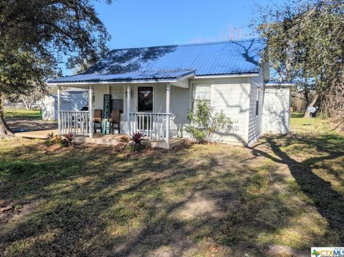 1410 Wells St, Edna, TX 77957-4222