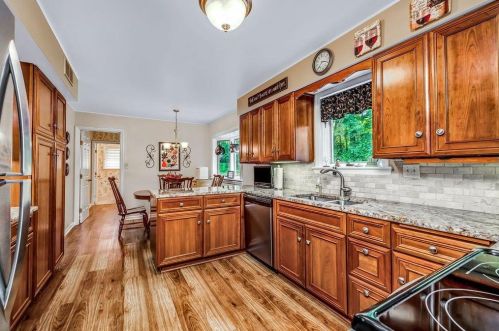 2002 Beechcroft Ct, Cincinnati OH 45233-1713 exterior