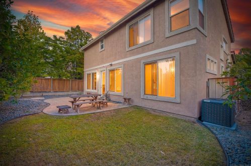 5874 Oceanview Ridge Ln, San Diego, CA 92121-4353