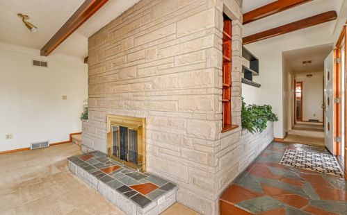 102 Park Ln, Beaver Falls, PA 15010-1341