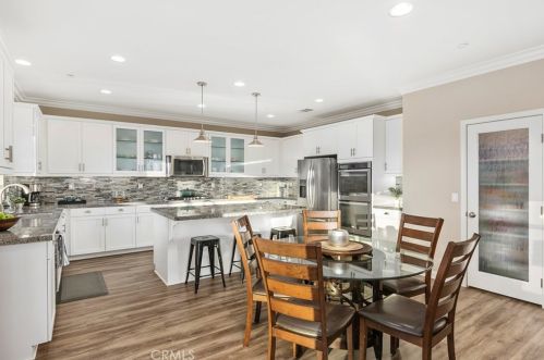 39057 Hidden Creek Ln, Temecula CA  92591-7417 exterior