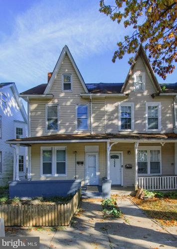 1948 Derry St, Harrisburg PA 17111-2652 exterior