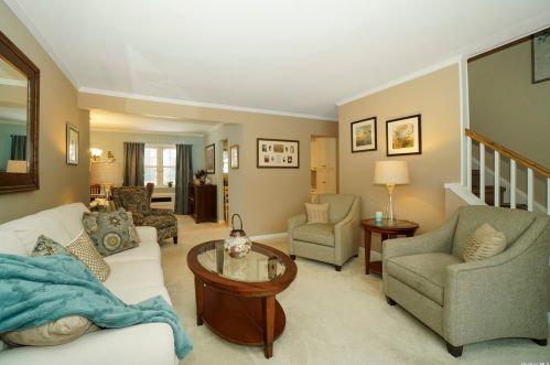 22 Ellen Pl, San Remo NY  11754-3606 exterior